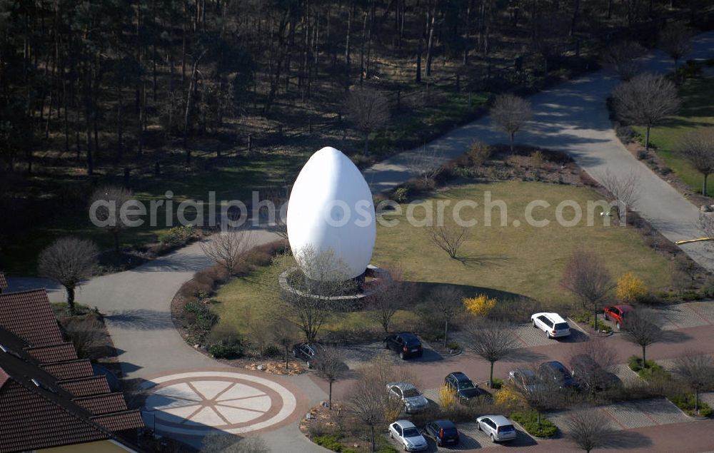 Aerial image Niemegk OT Neuendorf - Blick auf ein grosses Osterei welches zur Osterzeit vor dem GreenLine Landhotel Im Fläming steht und in den Abendstunden leuchtet. Kontakt: Zum Reiterhof 1, 14823 Niemegk OT Neuendorf, Tel. +49(0)33843 92719 0, Fax +49(0)33843 92719 999, e-mail: info@landhotel-im-flaeming.de