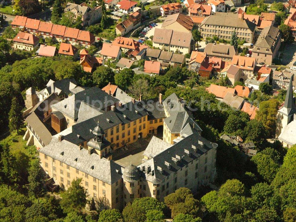 Blankenburg from the bird's eye view: 29.08.2005, Blick auf die Stadt Blankenburg und sein großes Schloss. Die gute Lage im Harzvorland machte Blankenburg bereits in der Vergangenheit besonders interessant. Schon um die Jahrhundertwend war Blankenburg bekannt für seine guten Erholungs- und Freizeitmöglichkeiten.