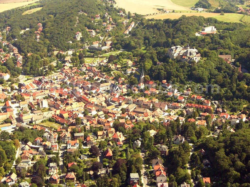 Aerial image Blankenburg - 29.08.2005, Blick auf die Stadt Blankenburg und sein großes Schloss. Die gute Lage im Harzvorland machte Blankenburg bereits in der Vergangenheit besonders interessant. Schon um die Jahrhundertwende war Blankenburg bekannt für seine guten Erholungs- und Freizeitmöglichkeiten.