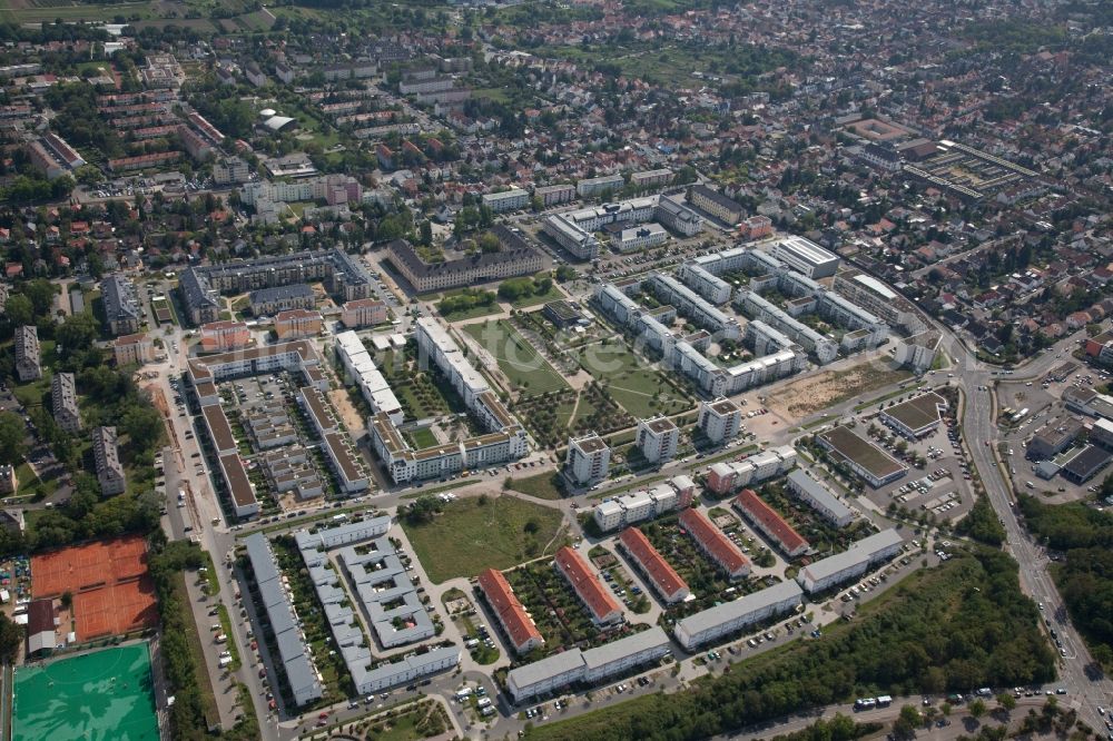 Mainz from above - Gonsenheimer Sand is a large residential area on the site of a former US base. The residential area with row houses and apartment buildings located in the district Gonsenheim in Mainz in Rhineland-Palatinate