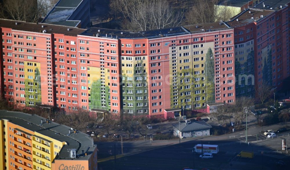 Berlin from the bird's eye view: Painting on the prefabricated skyscraper - Facade in Berlin - Lichtenberg