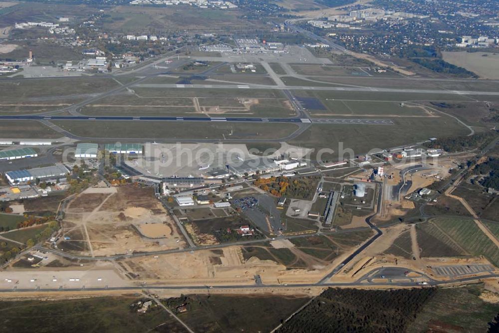 Schönefeld from above - Blick auf die Ausbauarbeiten am Hauptstadt-Airport Berlin Brandenburg International BBI. Ab dem 1. November 2011 sollen dort über 22 bis 25 Millionen Passagiere pro Jahr abgefertigt werden können. In einer zweiten Ausbaustufe sollen auch 40 Millionen Passagiere möglich sein. Geplant ist ein 220 Meter langes Zentralterminal sowie eine nördliche Landebahn, die aus der alten südlichen Landebahn des heutigen Flughafens ensteht.