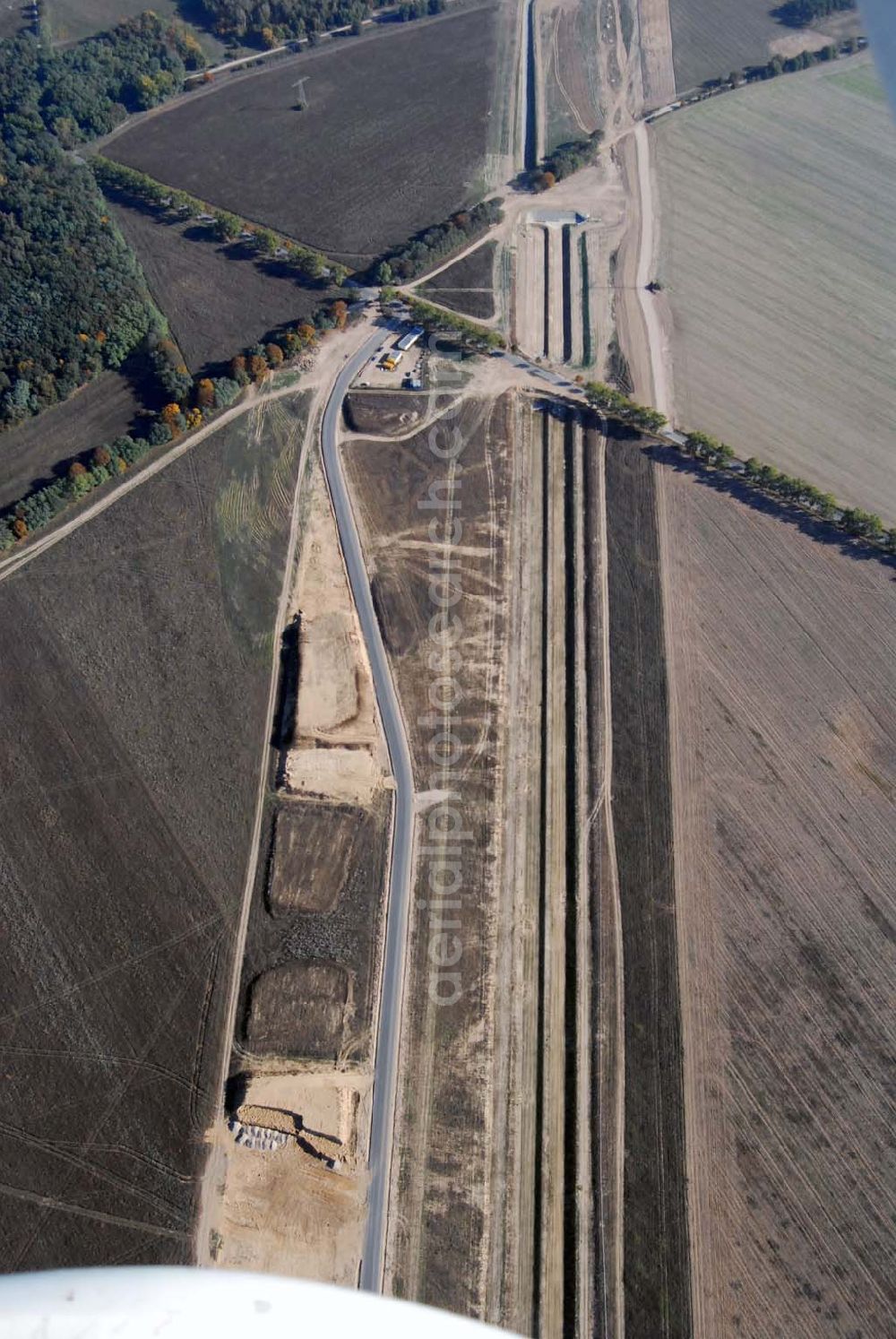 Aerial image Schönefeld - Blick auf die Verlängerung der Autobahn A 113 zwischen dem Stadtring und dem in Planung befindlichen Hauptstadt-Airport Berlin Brandenburg International BBI durch die Schälerbau Berlin GmbH an der Freiheit 10 in 13597 Berlin - Telefon +49 (0)30 35 187 03 - Fax +49 (0)30 35 187 398 - Mail info@schaelerbau.de ; Klähne & Bauchspieß - Beratende Ingenieure im Bauwesen GmbH, Inselstraße 6A, 10179 Berlin ; Ingenieurbüro Meyer + Schubart, Blumenauer Straße 10, 31515 Wunstorf