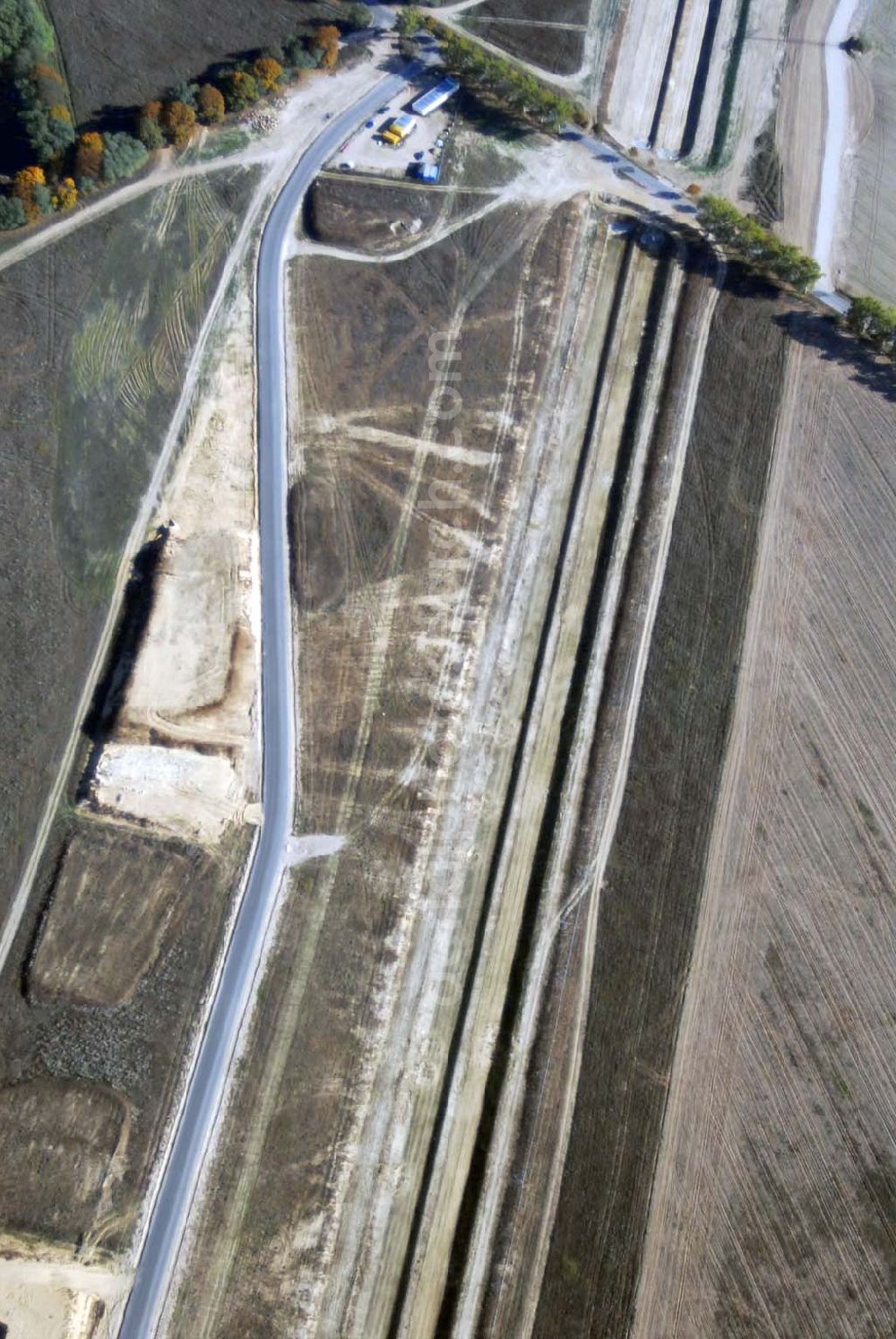 Aerial photograph Schönefeld - Blick auf die Verlängerung der Autobahn A 113 zwischen dem Stadtring und dem in Planung befindlichen Hauptstadt-Airport Berlin Brandenburg International BBI durch die Schälerbau Berlin GmbH an der Freiheit 10 in 13597 Berlin - Telefon +49 (0)30 35 187 03 - Fax +49 (0)30 35 187 398 - Mail info@schaelerbau.de ; Klähne & Bauchspieß - Beratende Ingenieure im Bauwesen GmbH, Inselstraße 6A, 10179 Berlin ; Ingenieurbüro Meyer + Schubart, Blumenauer Straße 10, 31515 Wunstorf