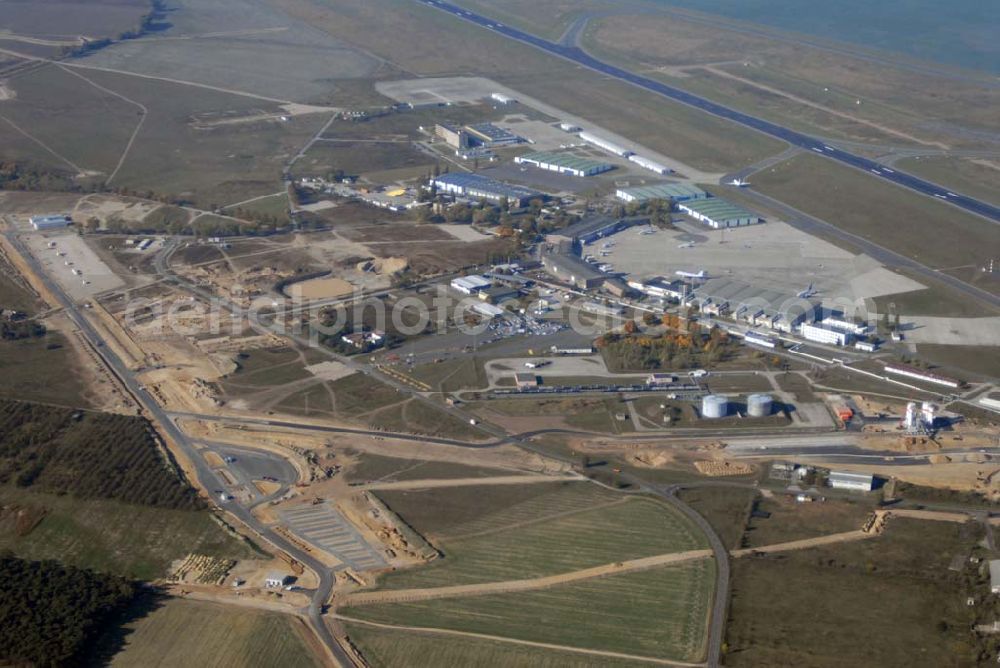 Schönefeld from above - Blick auf die Verlängerung der Autobahn A 113 zwischen dem Stadtring und dem in Planung befindlichen Hauptstadt-Airport Berlin Brandenburg International BBI durch die Schälerbau Berlin GmbH an der Freiheit 10 in 13597 Berlin - Telefon +49 (0)30 35 187 03 - Fax +49 (0)30 35 187 398 - Mail info@schaelerbau.de ; Klähne & Bauchspieß - Beratende Ingenieure im Bauwesen GmbH, Inselstraße 6A, 10179 Berlin ; Ingenieurbüro Meyer + Schubart, Blumenauer Straße 10, 31515 Wunstorf