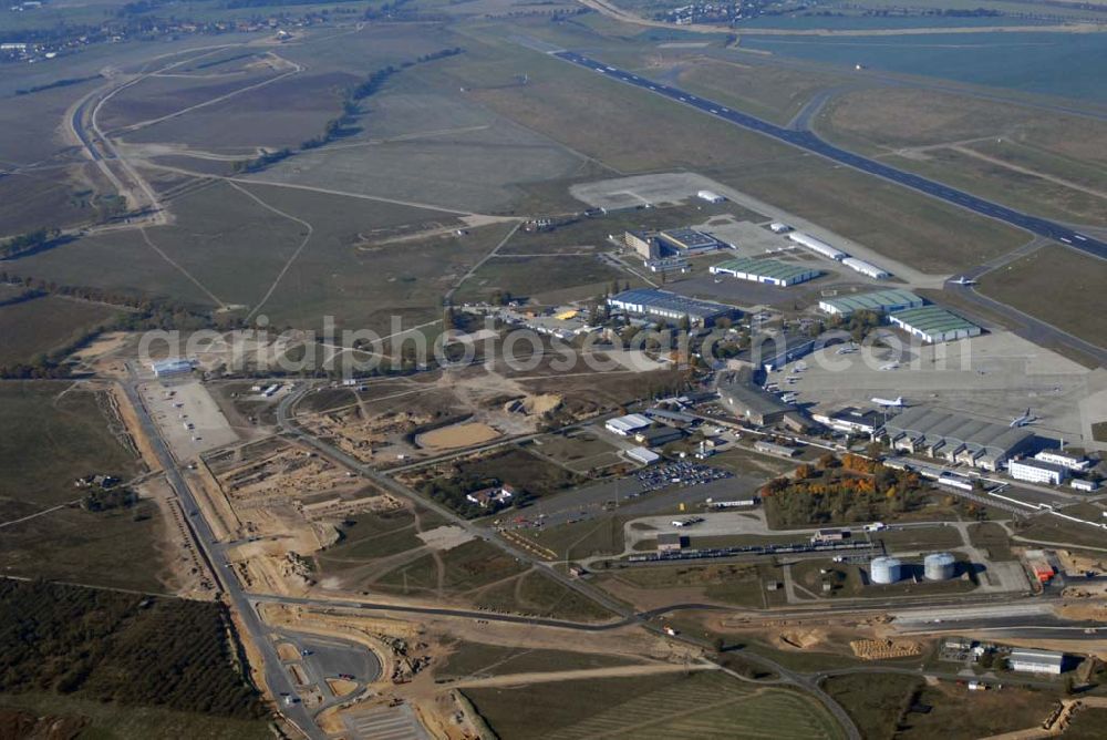 Aerial image Schönefeld - Blick auf die Verlängerung der Autobahn A 113 zwischen dem Stadtring und dem in Planung befindlichen Hauptstadt-Airport Berlin Brandenburg International BBI durch die Schälerbau Berlin GmbH an der Freiheit 10 in 13597 Berlin - Telefon +49 (0)30 35 187 03 - Fax +49 (0)30 35 187 398 - Mail info@schaelerbau.de ; Klähne & Bauchspieß - Beratende Ingenieure im Bauwesen GmbH, Inselstraße 6A, 10179 Berlin ; Ingenieurbüro Meyer + Schubart, Blumenauer Straße 10, 31515 Wunstorf