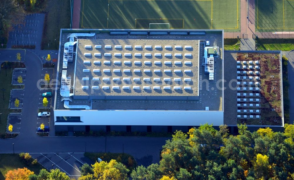 Berlin from the bird's eye view: View of the huge sports hall at the Hämmerlingstraße. This is a multi-purpose sports hall in Berlin Treptow - Köpenick