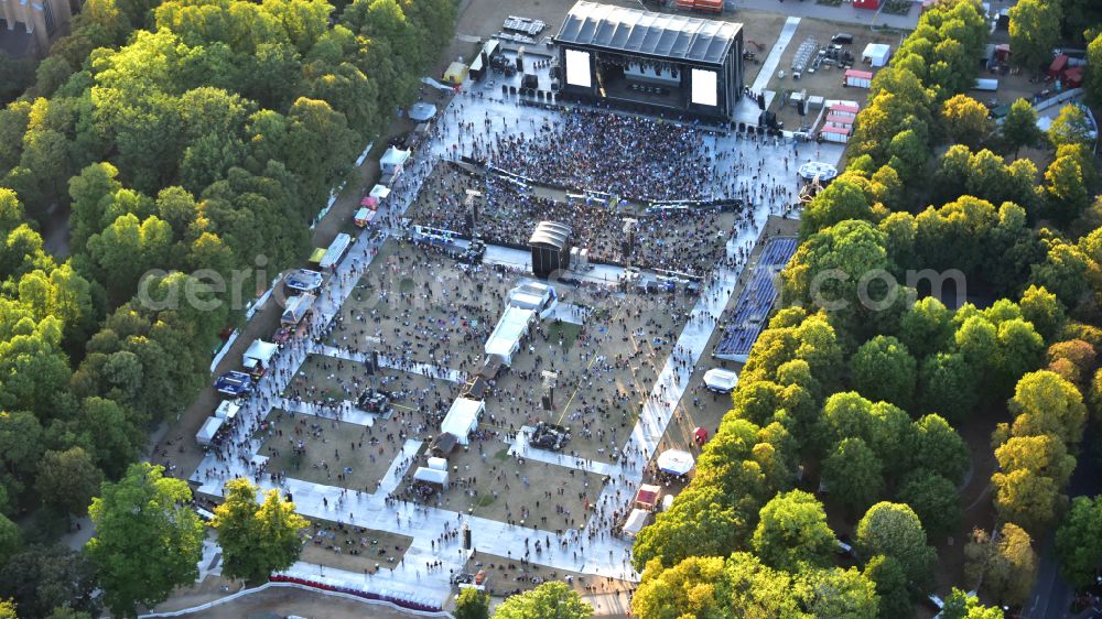 Bonn from the bird's eye view: Big event on the Hofgartenwiese Bonn in the state North Rhine-Westphalia, Germany