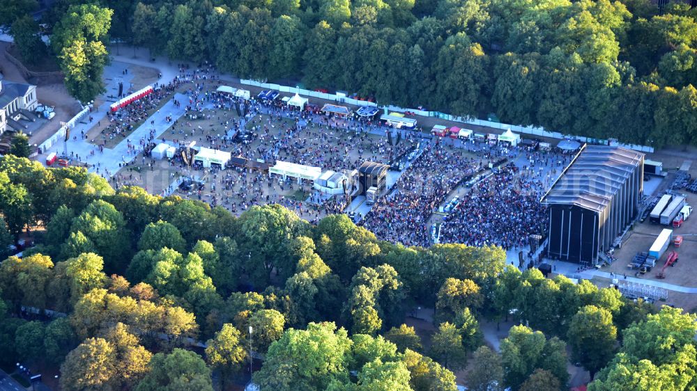 Aerial image Bonn - Big event on the Hofgartenwiese Bonn in the state North Rhine-Westphalia, Germany