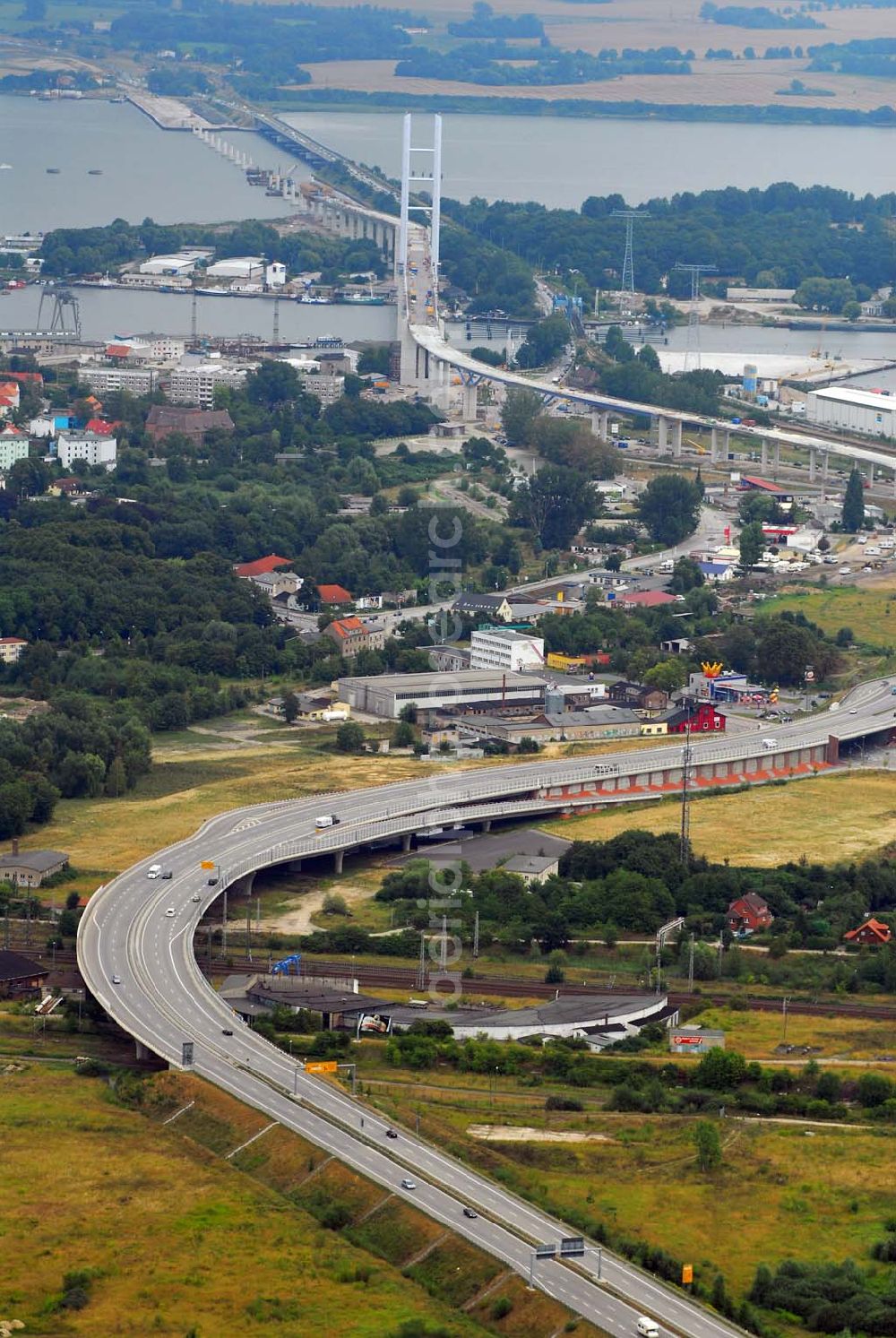 Aerial photograph Stralsund - : Die 2. Strelasundquerung ist derzeit das derzeit größte deutsche Brückenbauwerk. Die zweite Rügendamm-Brücke ist ein Projekt im Bundesprogramm des Europäischen Fonds für regionale Entwicklung (EFRE) aufgenommen wurde und somit von der Europäischen Union kofinanziert wird. Im Auftrag des Bundesministeriums für Verkehr, Bau und Stadtentwicklung erfolgt die Planung und der Bau durch die Deutsche Einheit Fernstraßenplanungs- und -bau GmbH (DEGES).