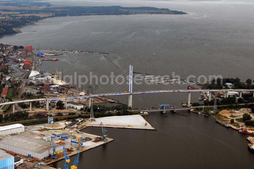 Stralsund from the bird's eye view: : Die 2. Strelasundquerung ist derzeit das derzeit größte deutsche Brückenbauwerk. Die zweite Rügendamm-Brücke ist ein Projekt im Bundesprogramm des Europäischen Fonds für regionale Entwicklung (EFRE) aufgenommen wurde und somit von der Europäischen Union kofinanziert wird. Im Auftrag des Bundesministeriums für Verkehr, Bau und Stadtentwicklung erfolgt die Planung und der Bau durch die Deutsche Einheit Fernstraßenplanungs- und -bau GmbH (DEGES).