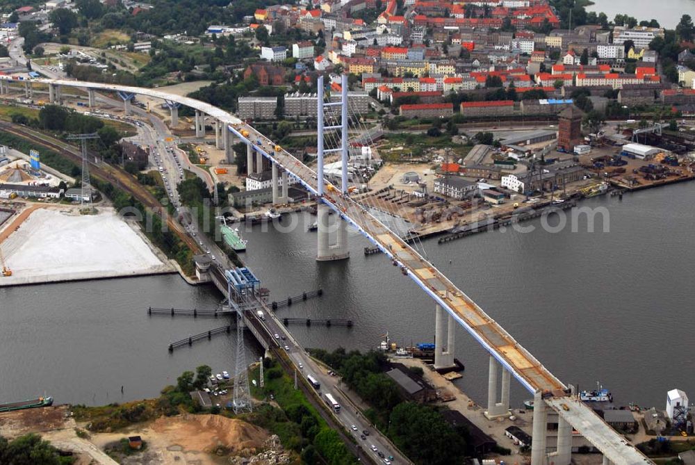 Aerial image Stralsund - : Die 2. Strelasundquerung ist derzeit das derzeit größte deutsche Brückenbauwerk. Die zweite Rügendamm-Brücke ist ein Projekt im Bundesprogramm des Europäischen Fonds für regionale Entwicklung (EFRE) aufgenommen wurde und somit von der Europäischen Union kofinanziert wird. Im Auftrag des Bundesministeriums für Verkehr, Bau und Stadtentwicklung erfolgt die Planung und der Bau durch die Deutsche Einheit Fernstraßenplanungs- und -bau GmbH (DEGES).