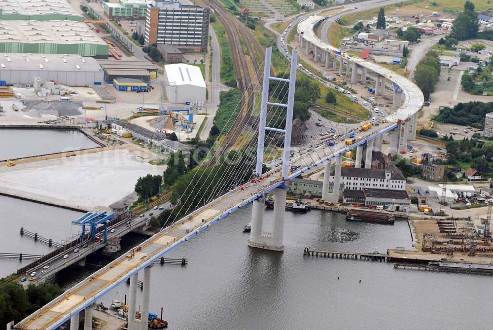 Stralsund from above - : Die 2. Strelasundquerung ist derzeit das derzeit größte deutsche Brückenbauwerk. Die zweite Rügendamm-Brücke ist ein Projekt im Bundesprogramm des Europäischen Fonds für regionale Entwicklung (EFRE) aufgenommen wurde und somit von der Europäischen Union kofinanziert wird. Im Auftrag des Bundesministeriums für Verkehr, Bau und Stadtentwicklung erfolgt die Planung und der Bau durch die Deutsche Einheit Fernstraßenplanungs- und -bau GmbH (DEGES).