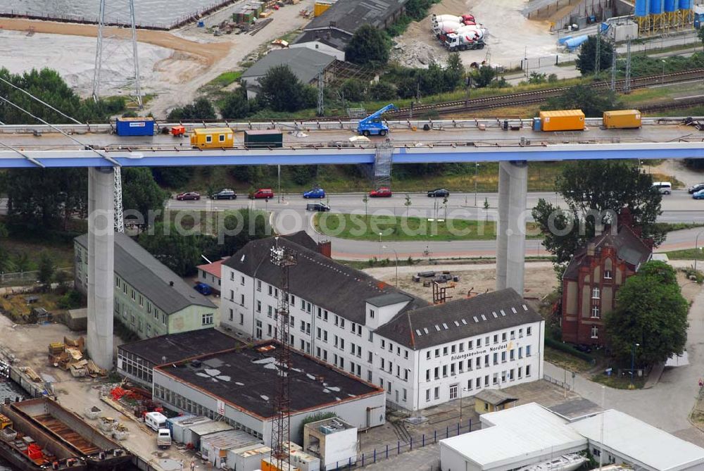 Stralsund from above - : Die 2. Strelasundquerung ist derzeit das derzeit größte deutsche Brückenbauwerk. Die zweite Rügendamm-Brücke ist ein Projekt im Bundesprogramm des Europäischen Fonds für regionale Entwicklung (EFRE) aufgenommen wurde und somit von der Europäischen Union kofinanziert wird. Im Auftrag des Bundesministeriums für Verkehr, Bau und Stadtentwicklung erfolgt die Planung und der Bau durch die Deutsche Einheit Fernstraßenplanungs- und -bau GmbH (DEGES).