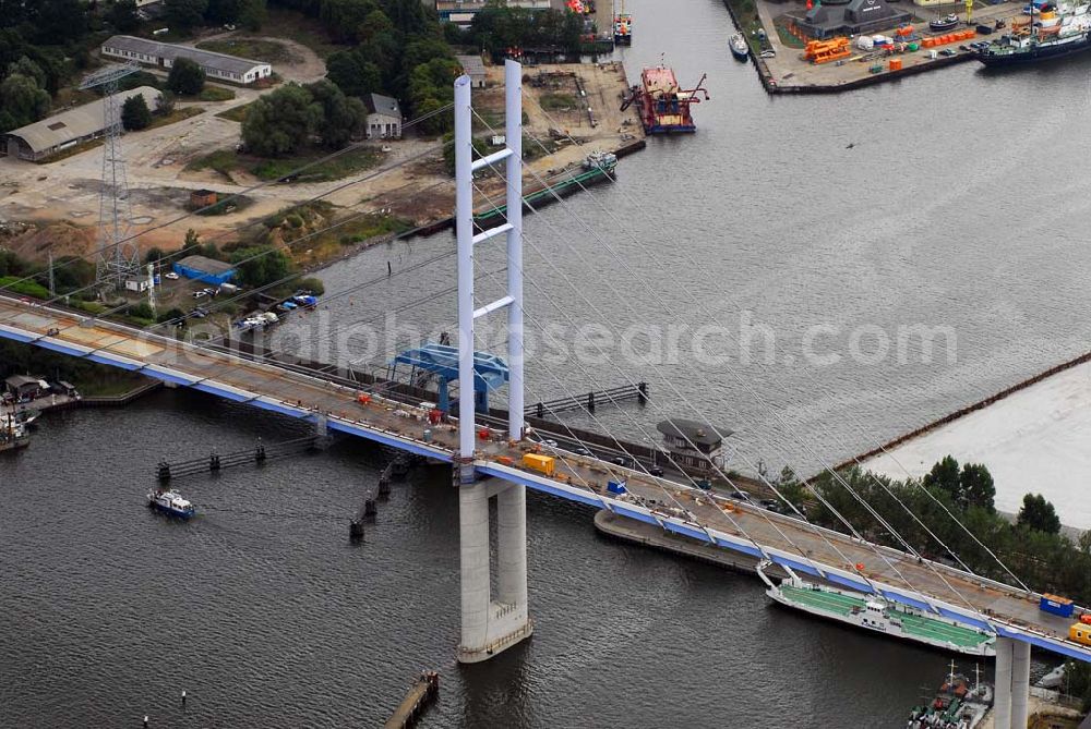 Aerial image Stralsund - : Die 2. Strelasundquerung ist derzeit das derzeit größte deutsche Brückenbauwerk. Die zweite Rügendamm-Brücke ist ein Projekt im Bundesprogramm des Europäischen Fonds für regionale Entwicklung (EFRE) aufgenommen wurde und somit von der Europäischen Union kofinanziert wird. Im Auftrag des Bundesministeriums für Verkehr, Bau und Stadtentwicklung erfolgt die Planung und der Bau durch die Deutsche Einheit Fernstraßenplanungs- und -bau GmbH (DEGES).