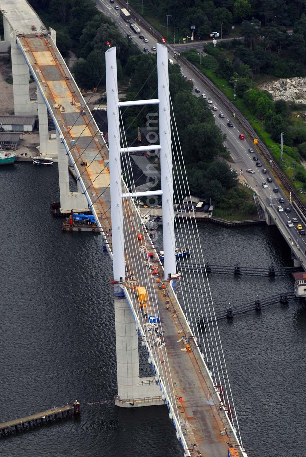 Aerial image Stralsund - : Die 2. Strelasundquerung ist derzeit das derzeit größte deutsche Brückenbauwerk. Die zweite Rügendamm-Brücke ist ein Projekt im Bundesprogramm des Europäischen Fonds für regionale Entwicklung (EFRE) aufgenommen wurde und somit von der Europäischen Union kofinanziert wird. Im Auftrag des Bundesministeriums für Verkehr, Bau und Stadtentwicklung erfolgt die Planung und der Bau durch die Deutsche Einheit Fernstraßenplanungs- und -bau GmbH (DEGES).