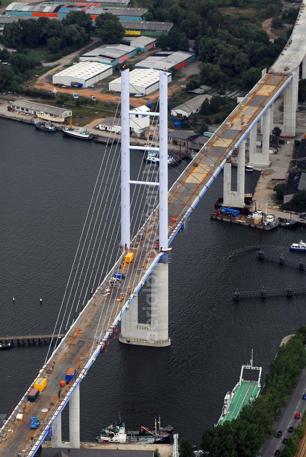 Stralsund from the bird's eye view: : Die 2. Strelasundquerung ist derzeit das derzeit größte deutsche Brückenbauwerk. Die zweite Rügendamm-Brücke ist ein Projekt im Bundesprogramm des Europäischen Fonds für regionale Entwicklung (EFRE) aufgenommen wurde und somit von der Europäischen Union kofinanziert wird. Im Auftrag des Bundesministeriums für Verkehr, Bau und Stadtentwicklung erfolgt die Planung und der Bau durch die Deutsche Einheit Fernstraßenplanungs- und -bau GmbH (DEGES).