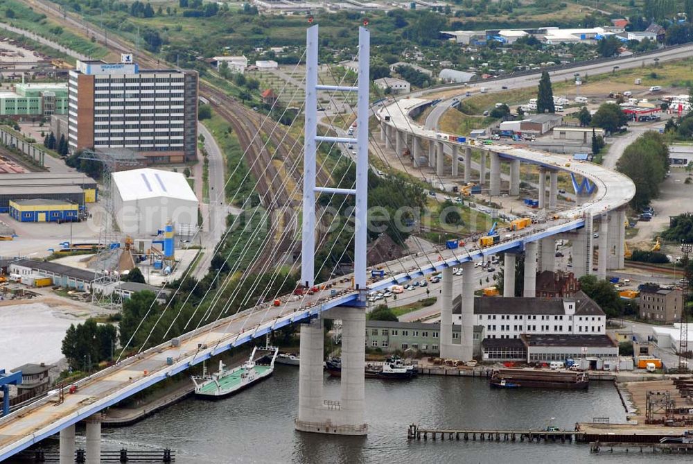 Aerial photograph Stralsund - : Die 2. Strelasundquerung ist derzeit das derzeit größte deutsche Brückenbauwerk. Die zweite Rügendamm-Brücke ist ein Projekt im Bundesprogramm des Europäischen Fonds für regionale Entwicklung (EFRE) aufgenommen wurde und somit von der Europäischen Union kofinanziert wird. Im Auftrag des Bundesministeriums für Verkehr, Bau und Stadtentwicklung erfolgt die Planung und der Bau durch die Deutsche Einheit Fernstraßenplanungs- und -bau GmbH (DEGES).