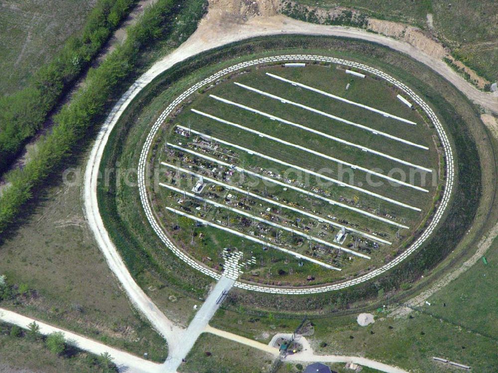 Berlin-Hohenschönhausen from above - größter deutscher Tierfriedhof am Tierheim Falkenberg an der Dorfstraße / Ahrensfelder Chaussee in Falkenberg (Berlin - Hohenschönhausen).