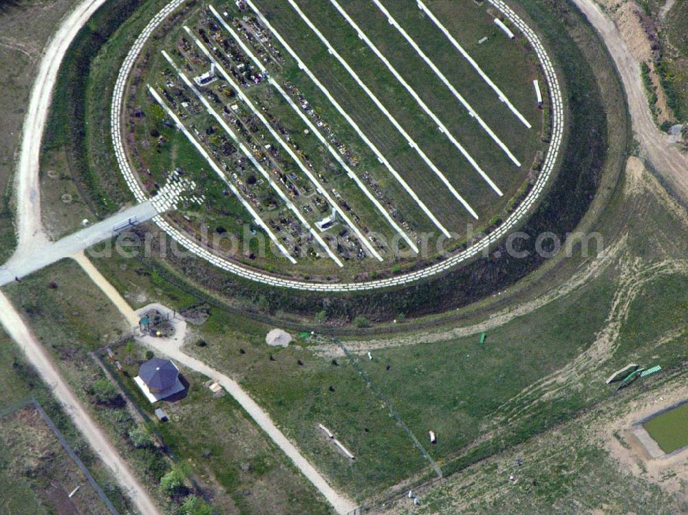 Berlin-Hohenschönhausen from the bird's eye view: größter deutscher Tierfriedhof am Tierheim Falkenberg an der Dorfstraße / Ahrensfelder Chaussee in Falkenberg (Berlin - Hohenschönhausen).