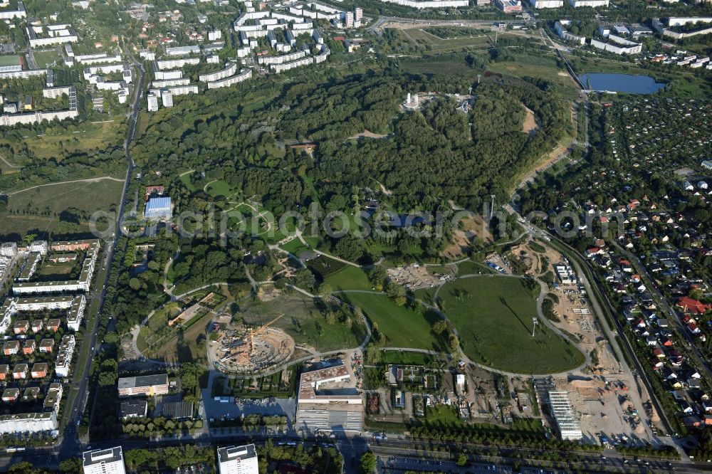 Aerial image Berlin - Gaerten der Welt park on the premises of the IGA 2017 in the district of Marzahn-Hellersdorf in Berlin. Residential buildings and estates are located in the background along Eisenacher Strasse