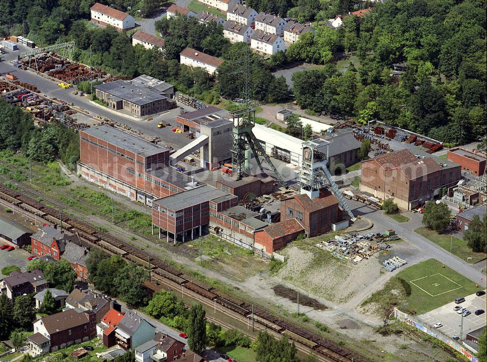 Aerial photograph Völklingen - Blick auf die Grube Luisenthal, einem stillgelegten Steinkohlebergwerk im Völklinger Stadtteil Luisenthal. Am 7. Februar 1962 um 7.50 Uhr ereignete sich im Bergwerk Luisenthal das bisher schwerste Grubenunglück in der Geschichte des Saarlandes. Durch eine Explosion im Alsbachfeld kamen 299 Bergleute zu Tode. View of the pit Luisenthal, an abandoned coal mine in the district Völklinger Luisenthal. On 7 February 1962 at 7:50 clock occurred in the mine Luisenthal the heaviest mining accident in the history of the Saarland. An explosion 299 miners were killed.