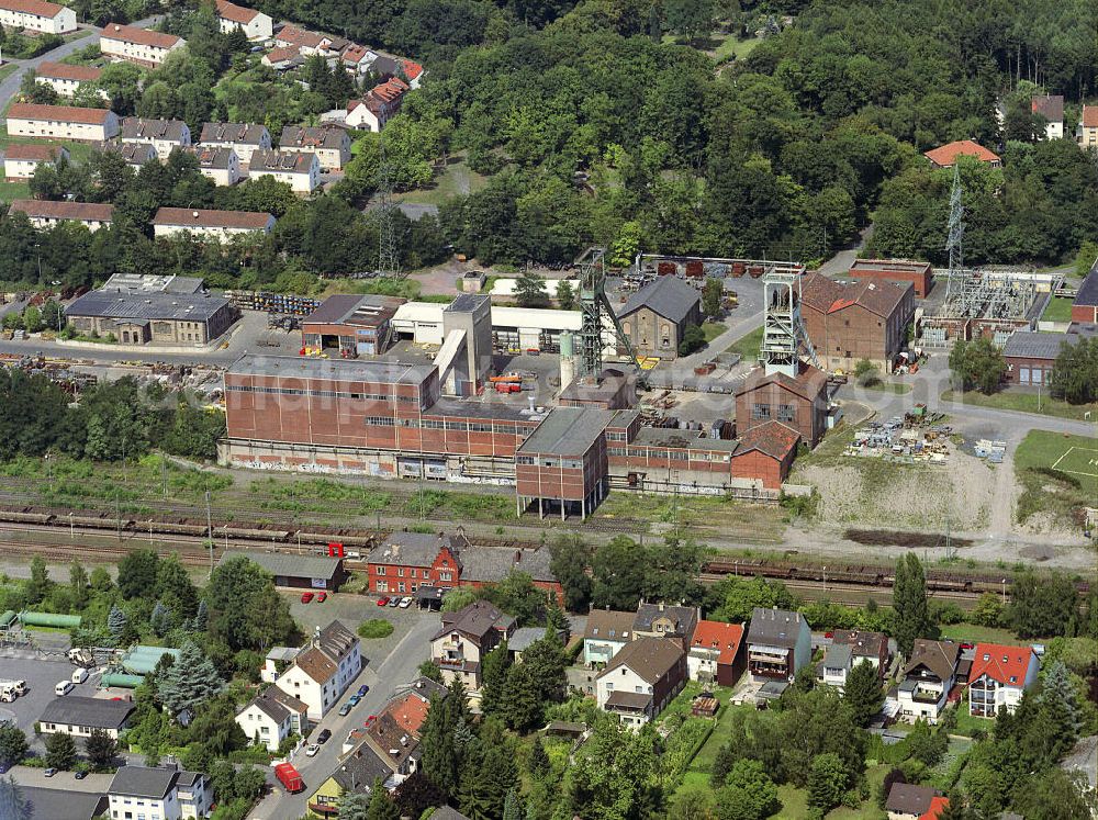 Völklingen from above - Blick auf die Grube Luisenthal, einem stillgelegten Steinkohlebergwerk im Völklinger Stadtteil Luisenthal. Am 7. Februar 1962 um 7.50 Uhr ereignete sich im Bergwerk Luisenthal das bisher schwerste Grubenunglück in der Geschichte des Saarlandes. Durch eine Explosion im Alsbachfeld kamen 299 Bergleute zu Tode. View of the pit Luisenthal, an abandoned coal mine in the district Völklinger Luisenthal. On 7 February 1962 at 7:50 clock occurred in the mine Luisenthal the heaviest mining accident in the history of the Saarland. An explosion 299 miners were killed.