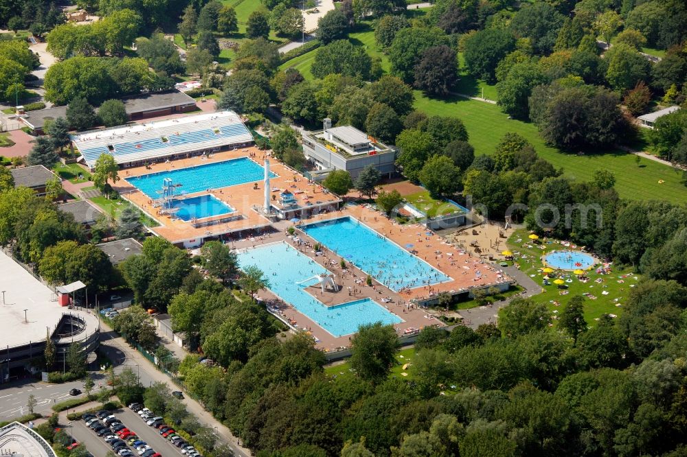 Essen from the bird's eye view: View of the outdoor pool Grugapark in Essen in the state North Rhine-Westphalia