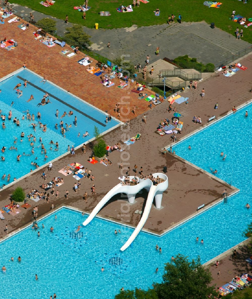 Aerial photograph Essen - View of the outdoor pool Grugapark in Essen in the state North Rhine-Westphalia