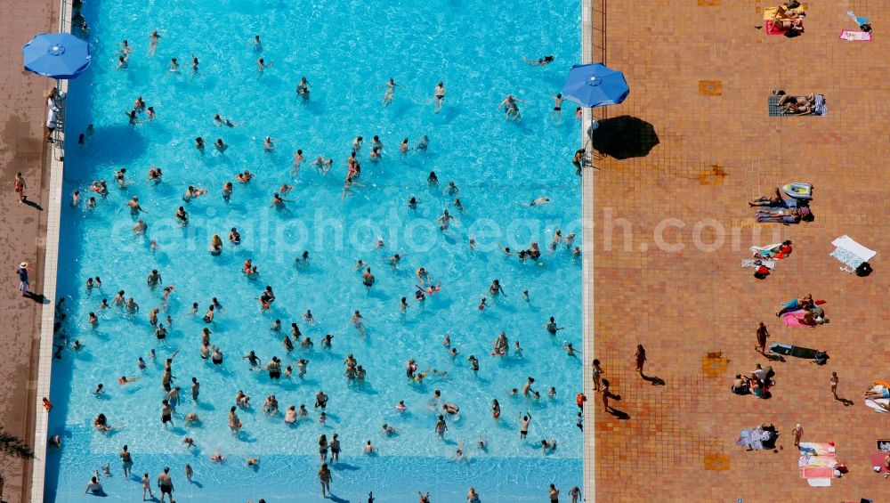 Essen from the bird's eye view: View of the outdoor pool Grugapark in Essen in the state North Rhine-Westphalia