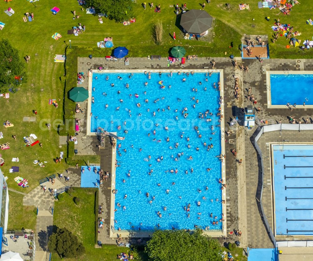 Aerial image Essen - View of the outdoor pool Grugapark in Essen in the state North Rhine-Westphalia