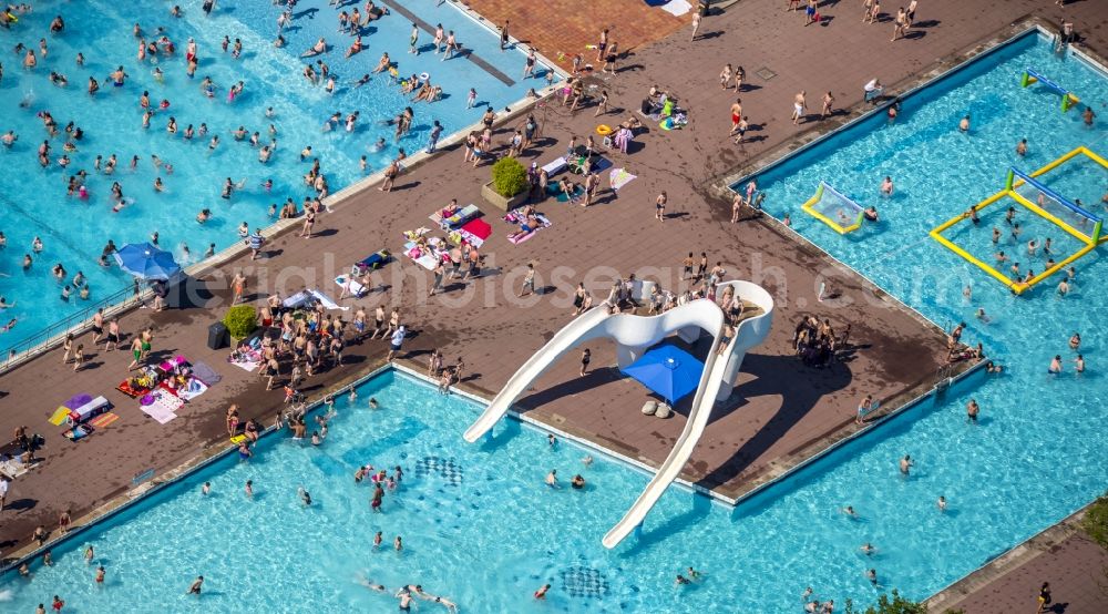 Aerial image Essen - View of the outdoor pool Grugapark in Essen in the state North Rhine-Westphalia