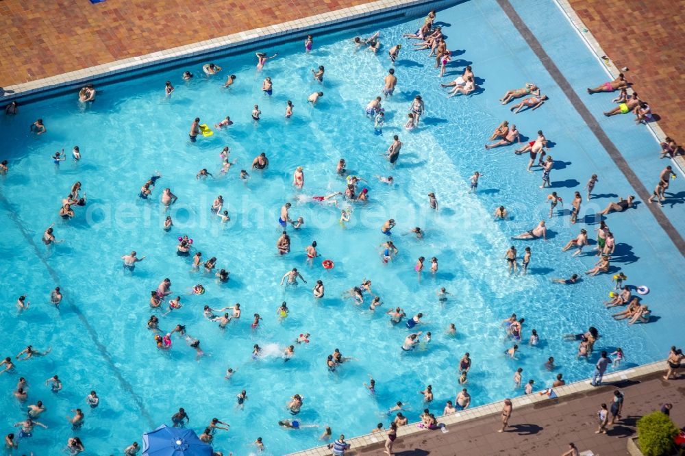 Aerial photograph Essen - View of the outdoor pool Grugapark in Essen in the state North Rhine-Westphalia