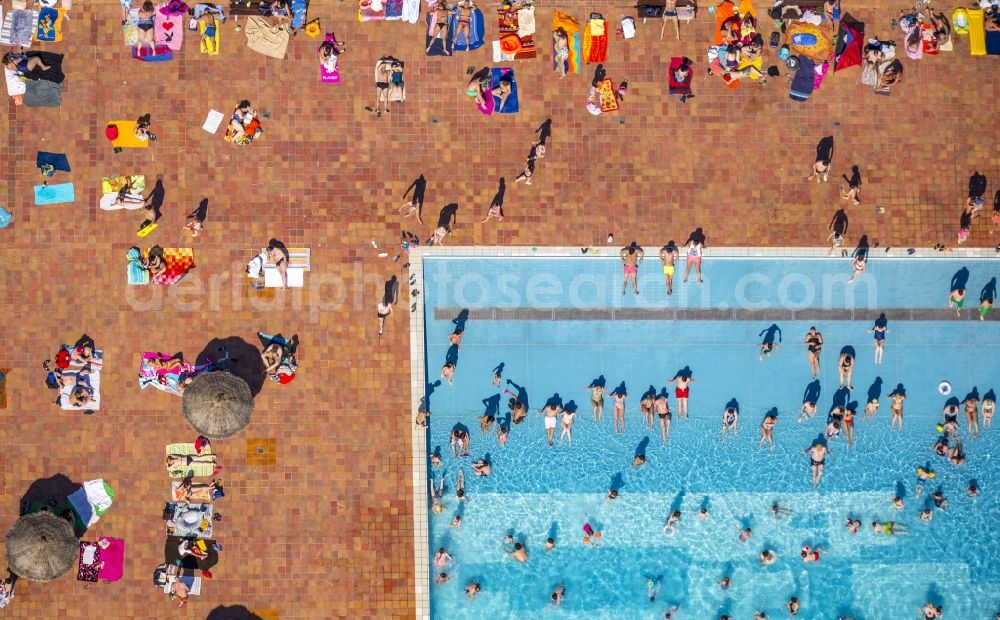 Aerial image Essen - View of the outdoor pool Grugapark in Essen in the state North Rhine-Westphalia