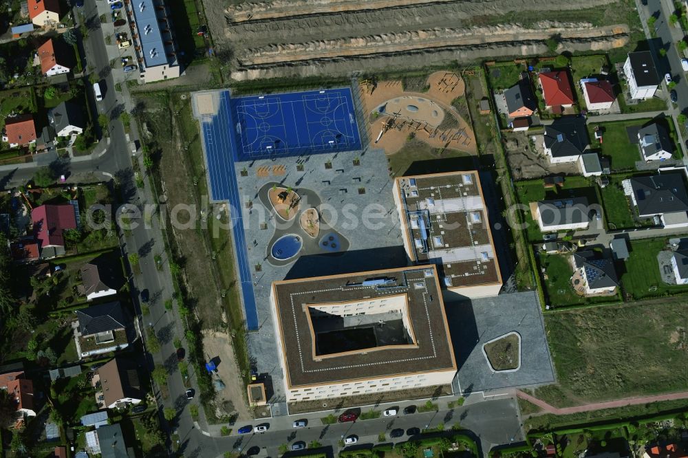 Aerial image Berlin - Primary school on Habichtshorst in the Biesdorf part of the district of Marzahn-Hellersdorf in Berlin