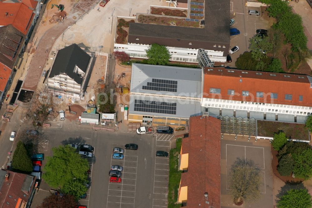 Nieder-Olm from the bird's eye view: Elementary school in the town centre of Nieder-Olm in the state Rhineland-Palatinate. The town is located in the county district of Mainz-Bingen, in the region of Mainzer Becken. The prep school with its distinct H-shaped architecture is located in the town centre, surrounded by residential and business buildings