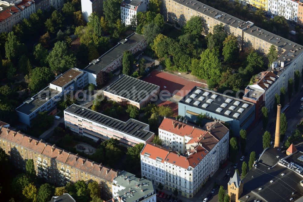 Aerial photograph Berlin OT Prenzlauer Berg - View of the basic primary school at Kollwitzplatz in the district Prenzlauer Berg in Berlin