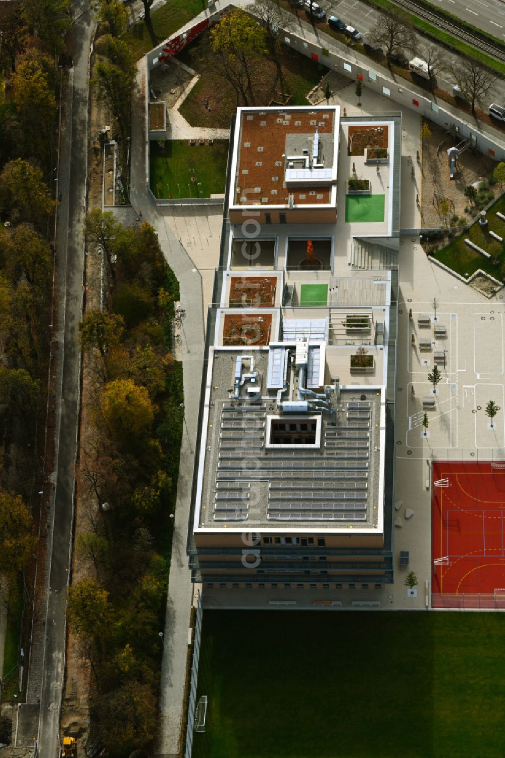 München from the bird's eye view: School building on Emmy-Noether-Strasse in the district Moosach in Munich in the state Bavaria, Germany