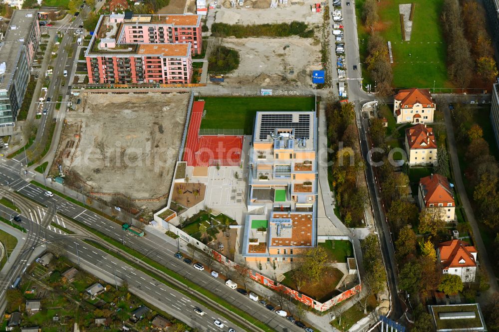 München from the bird's eye view: School building on Emmy-Noether-Strasse in the district Moosach in Munich in the state Bavaria, Germany