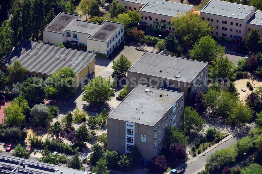 Aerial image Berlin OT Hellersdorf - View of the basic school Am Schleipfuhl in the district of Hellersdorf in Berlin