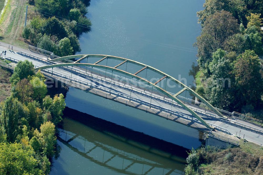 GÜSEN from the bird's eye view: Blick auf die Güsener Straßenbrücke. Die Brücke wurde im Jahr 1958 erbaut und soll im Jahr 2010 durch einen Neubau ersetzt werden. Sie überführt den Elbe-Havel-Kanal bei km 347,360. Ein Projekt des WSV: Wasserstraßen-Neubauamt Magdeburg, 39106 Magdeburg, Tel. +49(0)391 535-0, email: wna-magdeburg@wsv.bund.de