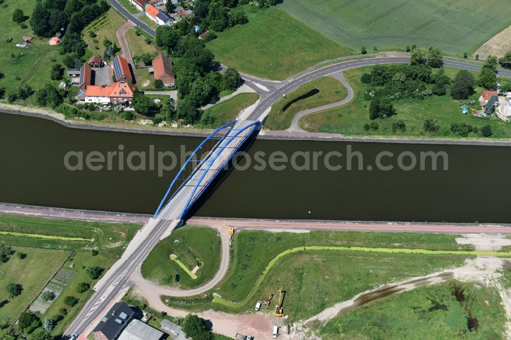 Elbe-Parey from the bird's eye view: Guesen Bridge over the Elbe-Havel-Canel in the state Saxony-Anhalt