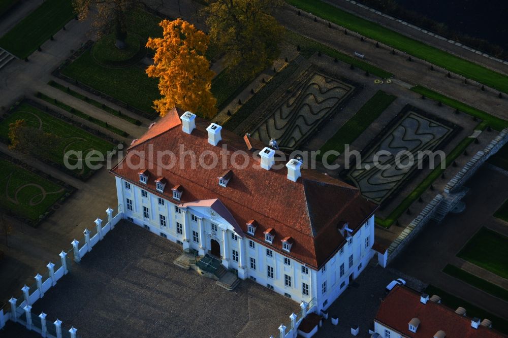 Meseberg from the bird's eye view: Castle Meseberg the Federal Government on the banks of Huwenowsees in the town district Gransee in Brandenburg