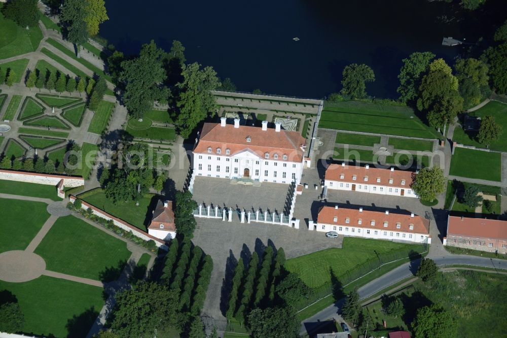 Meseberg from the bird's eye view: Castle Meseberg the Federal Government on the banks of Huwenowsees in the town district Gransee in Brandenburg