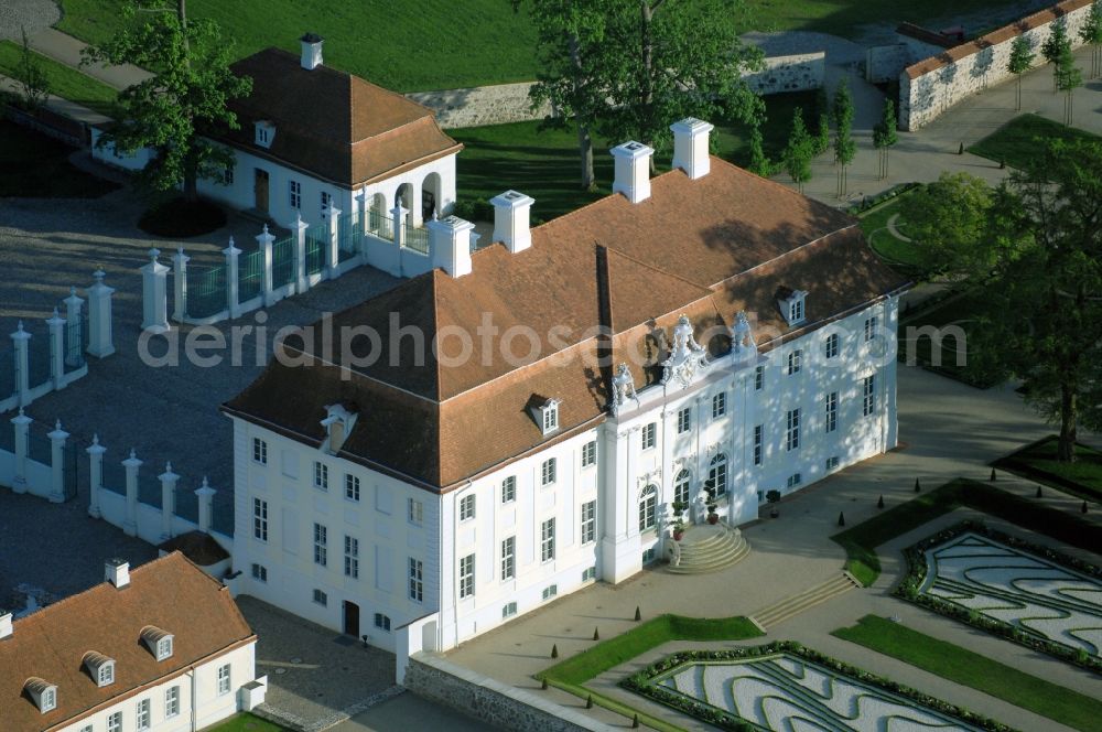 Aerial photograph Meseberg - Castle Meseberg the Federal Government on the banks of Huwenowsees in the town district Gransee in Brandenburg