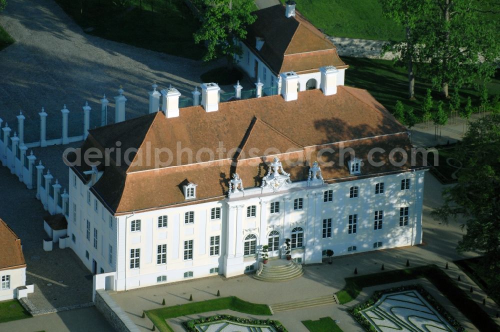 Meseberg from the bird's eye view: Castle Meseberg the Federal Government on the banks of Huwenowsees in the town district Gransee in Brandenburg