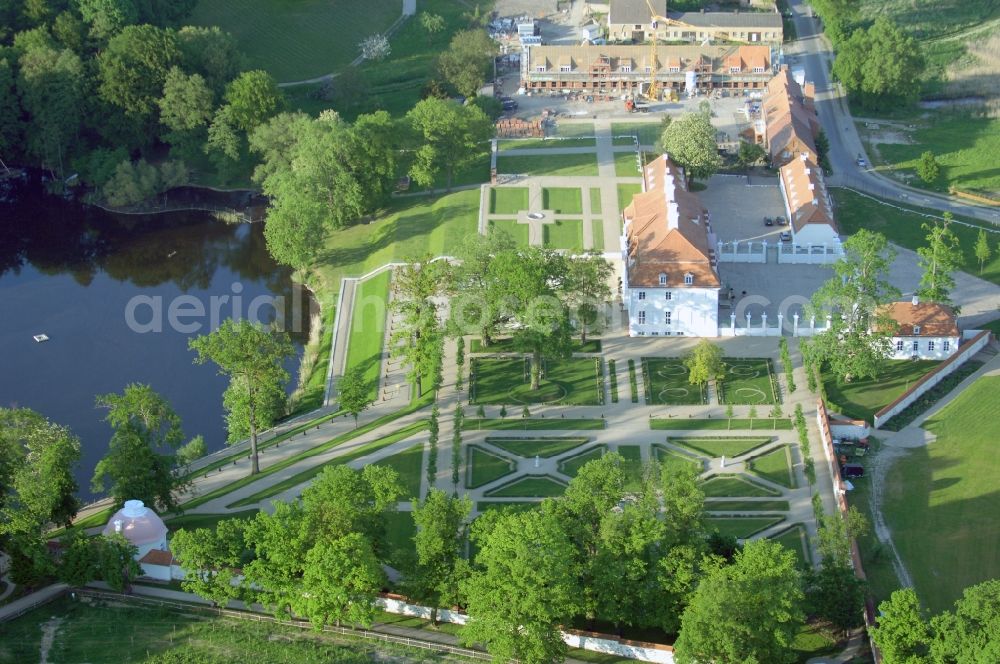 Aerial photograph Meseberg - Castle Meseberg the Federal Government on the banks of Huwenowsees in the town district Gransee in Brandenburg