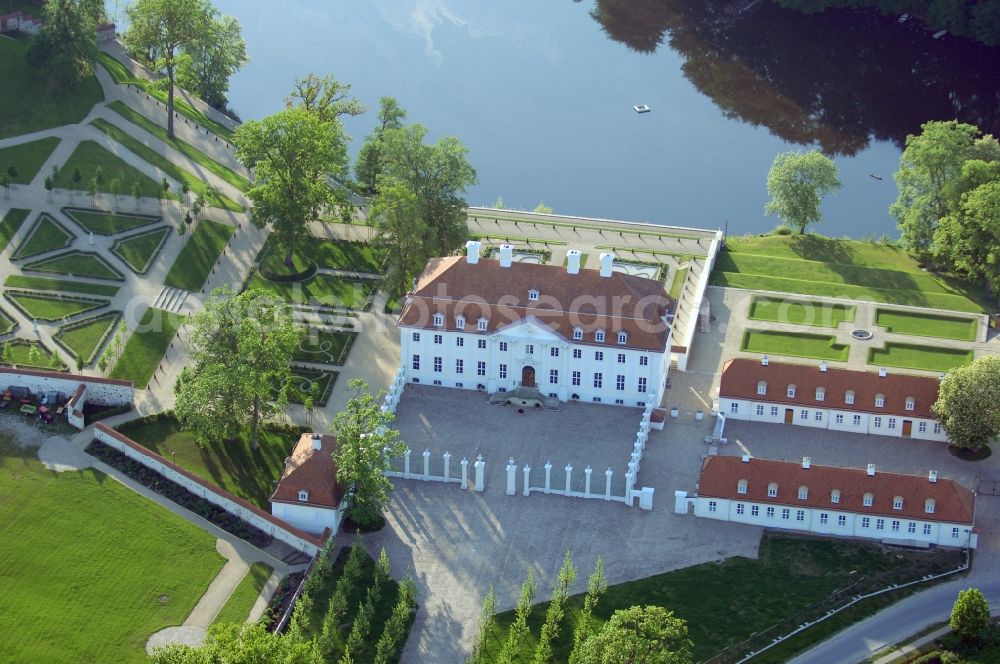 Aerial photograph Meseberg - Castle Meseberg the Federal Government on the banks of Huwenowsees in the town district Gransee in Brandenburg