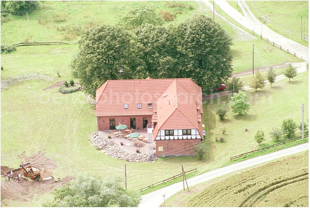 Aerial photograph Zarfzow - 20.07.2004 Gästehaus Zarfzow, gemütliche Landhausatmosphäre in einem alten, typisch mecklenburgischen Gutshaus AWO Sano gemeinnützige GmbH Hofstr. 4, 18223 Zarfzow zarfzow@awosano.de Ansprechpartner: Claudia Baude