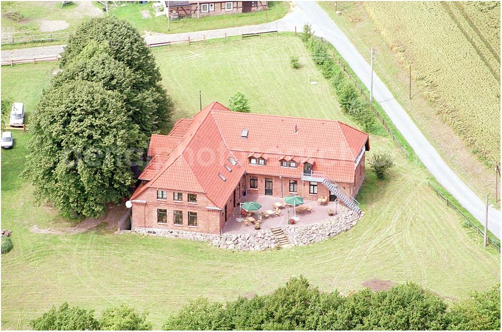 Aerial image Zarfzow - 20.07.2004 Gästehaus Zarfzow, gemütliche Landhausatmosphäre in einem alten, typisch mecklenburgischen Gutshaus AWO Sano gemeinnützige GmbH Hofstr. 4, 18223 Zarfzow zarfzow@awosano.de Ansprechpartner: Claudia Baude